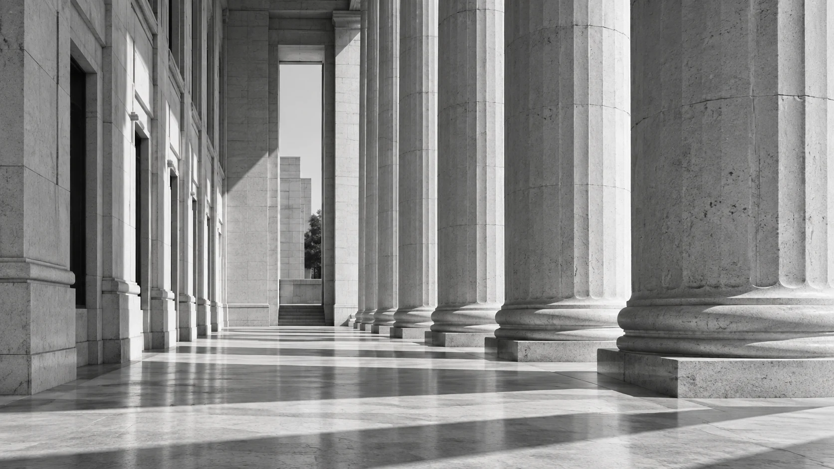 Columnas de piedra de arquitectura institucional